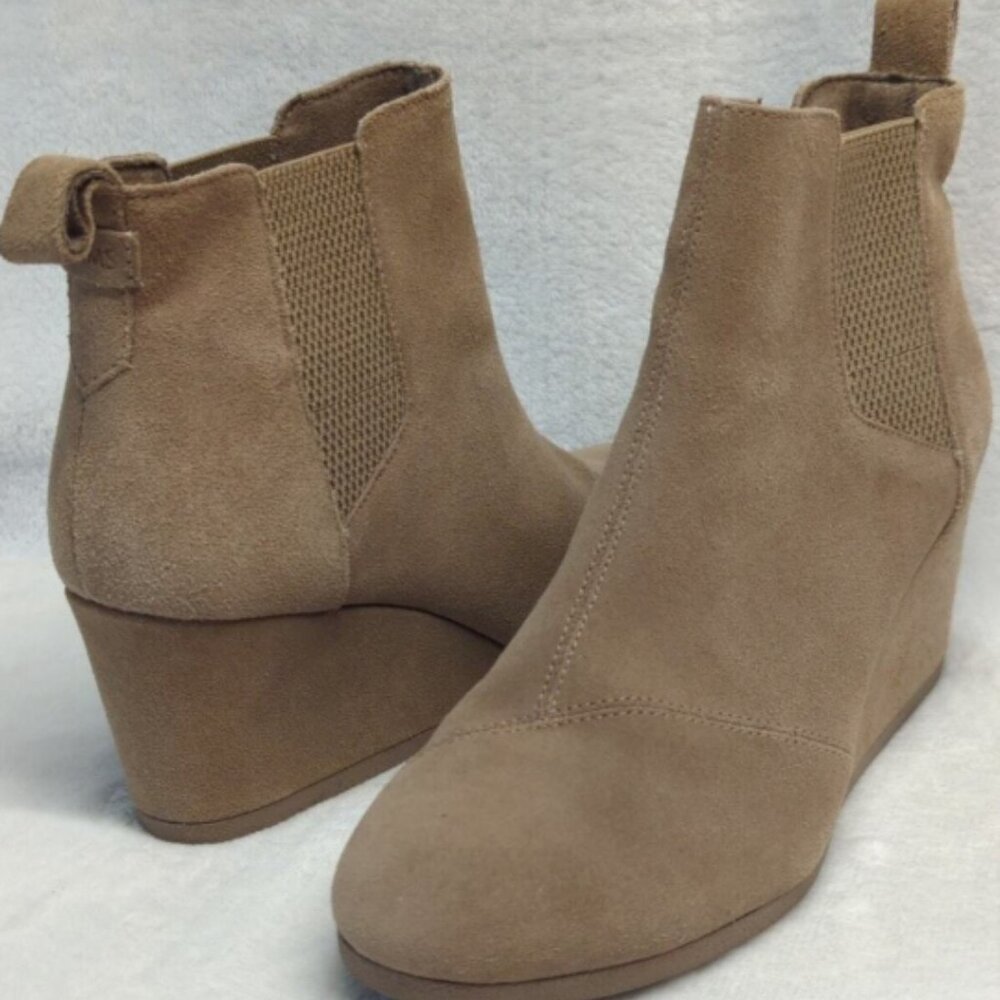 TOMS Kayley Wedge round toe 8.5 never worn